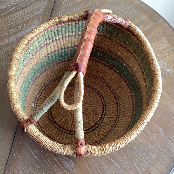 Handmade Basket from Oaxaca Mexico wirh Leather Handle - Picture 4 of 7